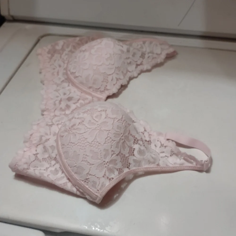 Woman's pink madenform‎ 36 C bra